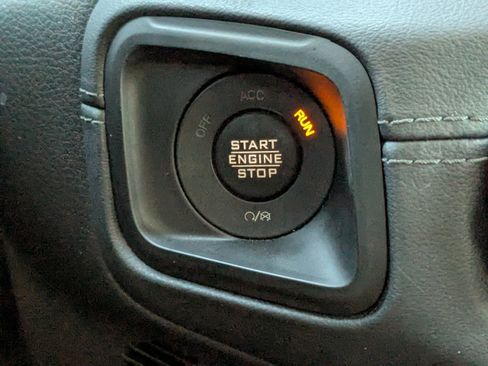Used 2024 Jeep Wrangler Unlimited Sahara w/ Safety Group AWD/4WD image 31