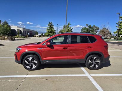 Used 2024 Volkswagen Taos SE w/ Panoramic Sunroof Package