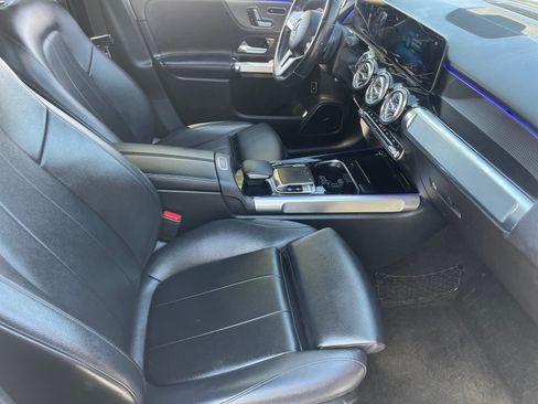 Used 2020 Mercedes-Benz GLB 250 4MATIC w/ Premium Package image 19
