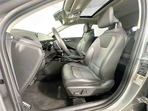 Used 2023 Kia Niro EX Touring FWD image 4
