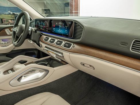 Used 2026 Mercedes-Benz GLS 450 4MATIC image 36