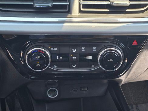 Certified 2025 Chevrolet Trax LT w/ LT Convenience Package FWD image 26
