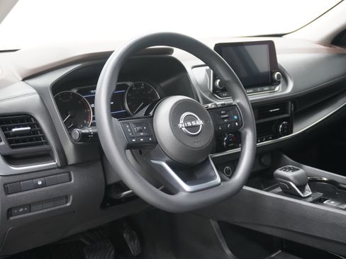 Used 2023 Nissan Rogue SV FWD image 9