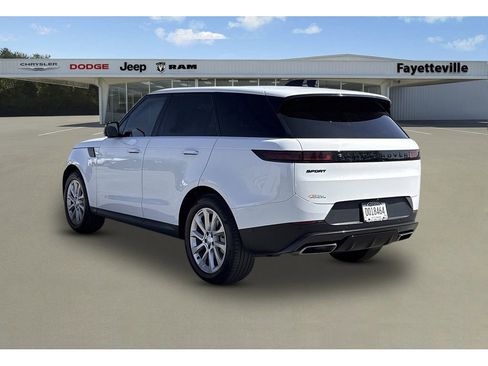 Used 2025 Land Rover Range Rover Sport SE image 5