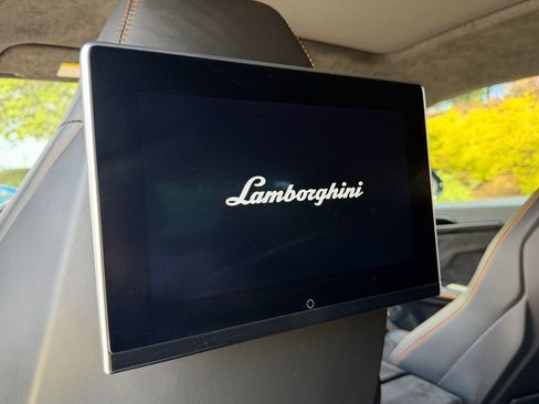 Used 2023 Lamborghini Urus S AWD/4WD image 38