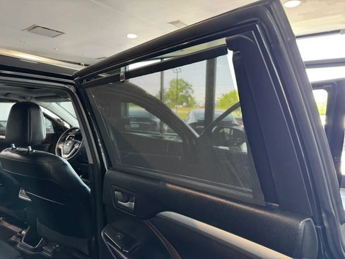Used 2016 Toyota Highlander XLE AWD/4WD image 16
