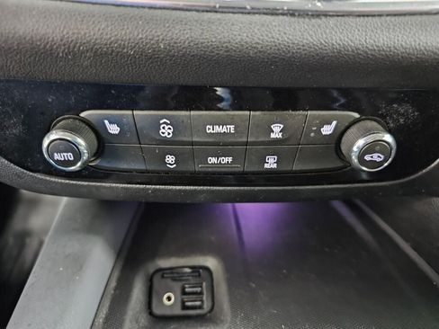 Used 2020 Buick Enclave Essence w/ Sound and Sites Package AWD/4WD image 25