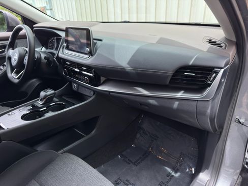 Used 2022 Nissan Rogue SV FWD image 13