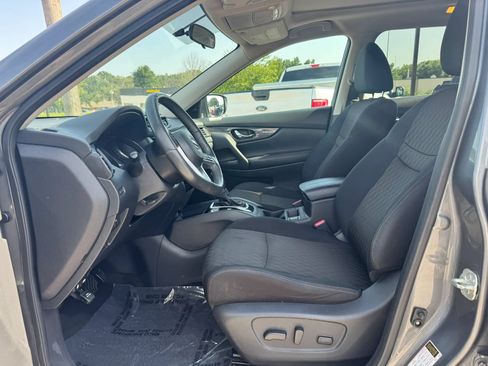 Used 2017 Nissan Rogue SV w/ Sun & Sound Touring Package AWD/4WD image 14