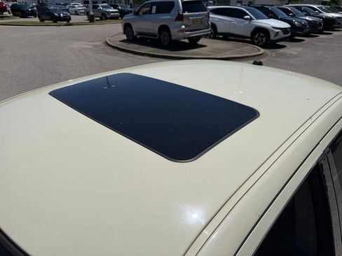 Used 2005 Chrysler 300 C w/ Navigation & Sound Group II RWD image 3