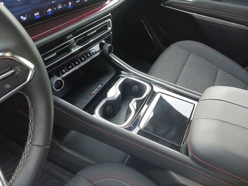 Used 2024 Chevrolet Traverse Z71 w/ Enhanced Driving Package image 11