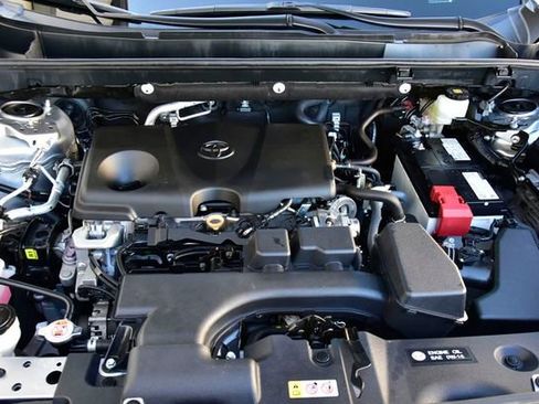 Used 2022 Toyota RAV4 XLE image 28