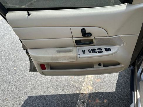 Used 2006 Ford Crown Victoria Police Interceptor image 5