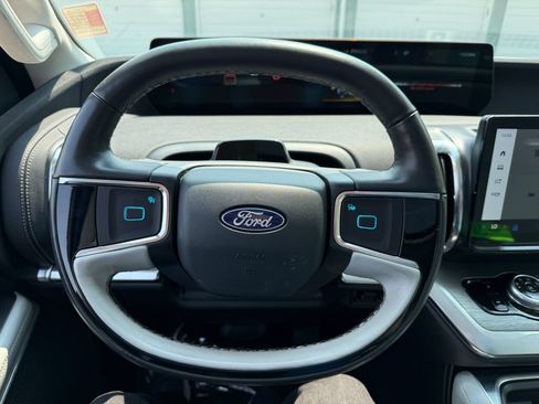 Used 2025 Ford Expedition Max Platinum w/ Driver's Package AWD/4WD image 31