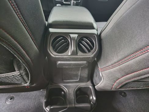 Used 2018 Jeep Wrangler Unlimited Sport AWD/4WD image 23