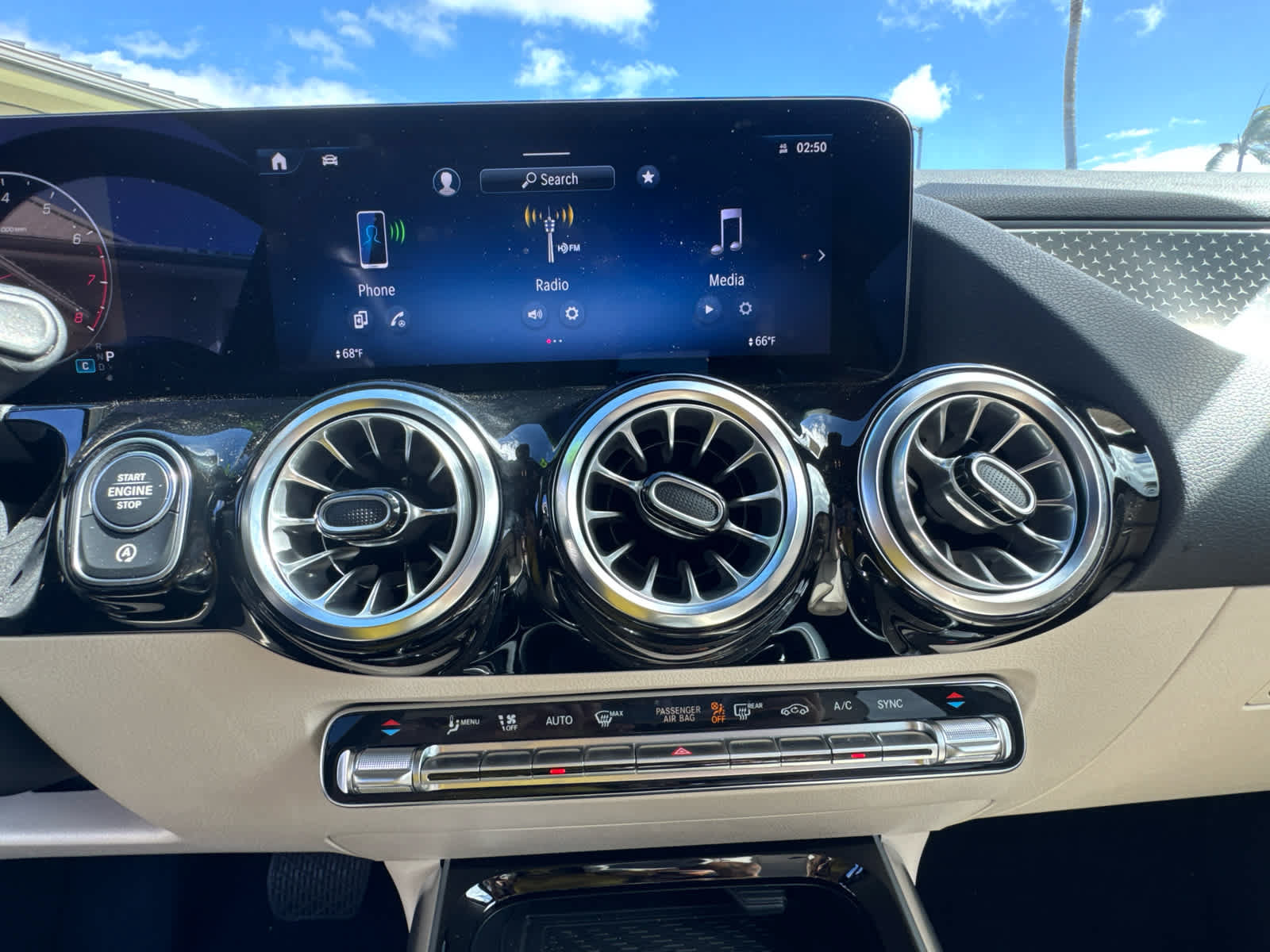 Used 2025 Mercedes-Benz GLA 250 4MATIC image 21