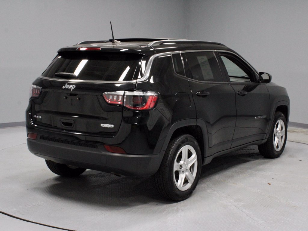 Used 2023 Jeep Compass Latitude w/ Sun and Sound Group AWD/4WD image 5