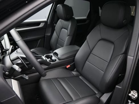 New 2026 Porsche Cayenne image 5