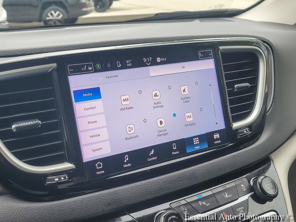 Used 2024 Chrysler Pacifica Touring-L FWD image 21