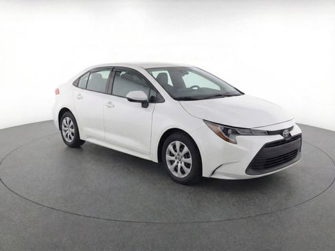 Used 2023 Toyota Corolla LE image 2