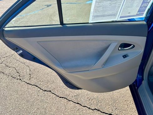 Used 2011 Toyota Camry LE image 19