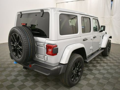 Used 2024 Jeep Wrangler Unlimited Sahara image 8