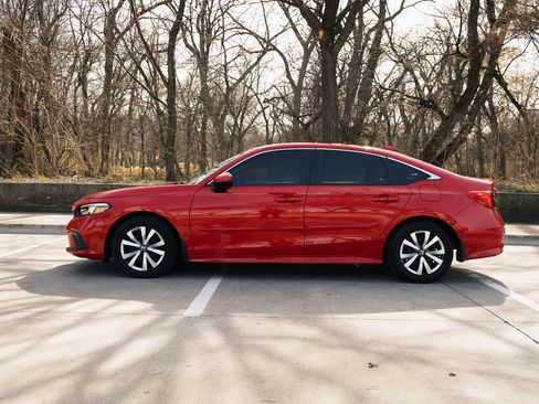 Used 2023 Honda Civic LX image 6