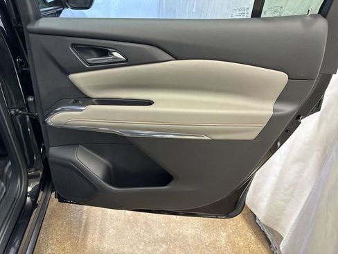 Used 2025 Chevrolet Traverse LT FWD image 27