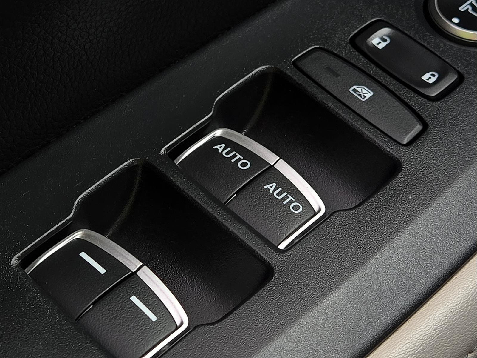 Used 2023 Honda HR-V EX-L image 17
