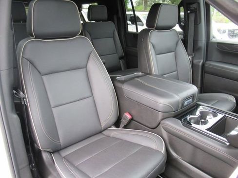 Used 2025 GMC Yukon XL Elevation RWD image 9