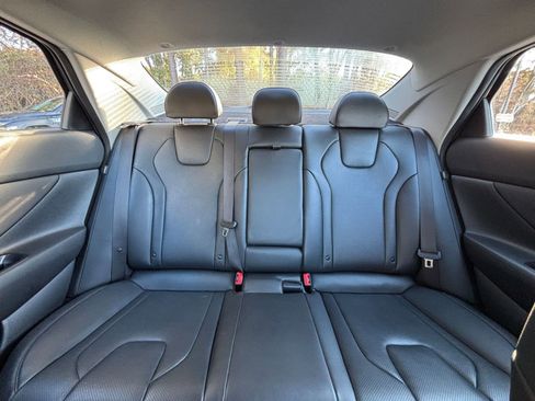 Used 2025 Hyundai Elantra Limited image 41