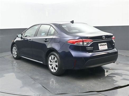 Used 2025 Toyota Corolla LE w/ Convenience Package image 3