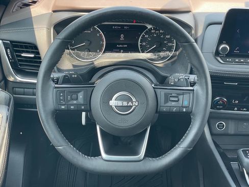Used 2022 Nissan Rogue SV w/ SV Premium Package FWD image 12