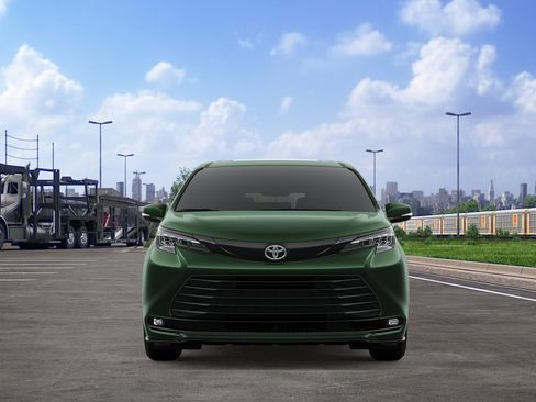 New 2026 Toyota Sienna XLE Woodland Edition AWD/4WD image 17