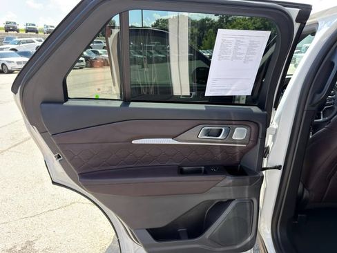 Used 2025 Ford Explorer Platinum w/ Ultimate Package AWD/4WD image 22