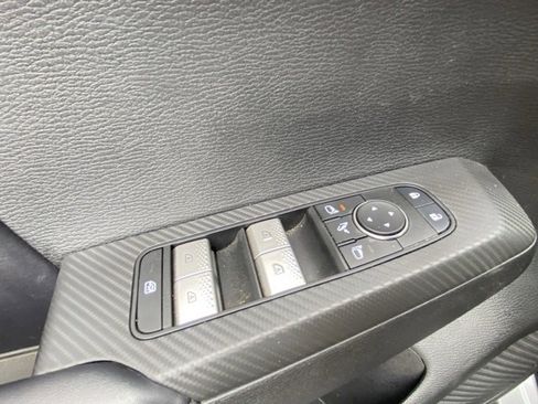 Used 2023 Mitsubishi Outlander SE image 17