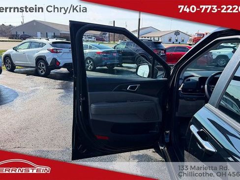 Used 2025 Kia Carnival LXS image 13