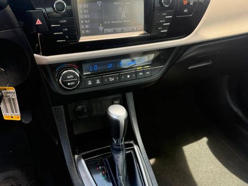 Used 2015 Toyota Corolla LE FWD image 18