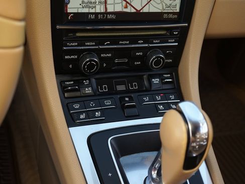 Used 2013 Porsche 911 Carrera image 17