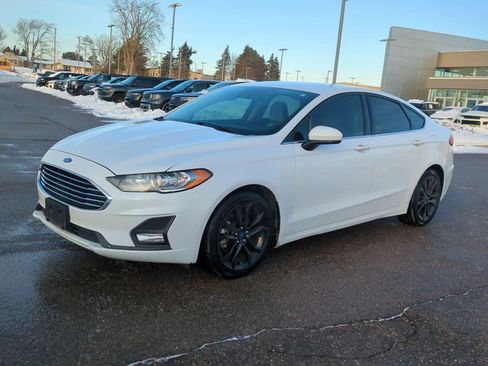 Used 2020 Ford Fusion SE w/ Equipment Group 151A image 4