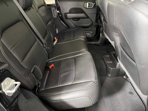 Used 2022 Jeep Wrangler Unlimited Sahara w/ Cold Weather Group image 17