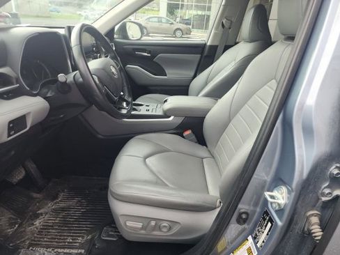 Used 2021 Toyota Highlander XLE image 15