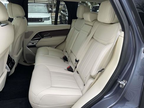 Certified 2025 Land Rover Range Rover SE image 14