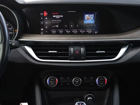 Used 2022 Alfa Romeo Stelvio Ti AWD/4WD image 8