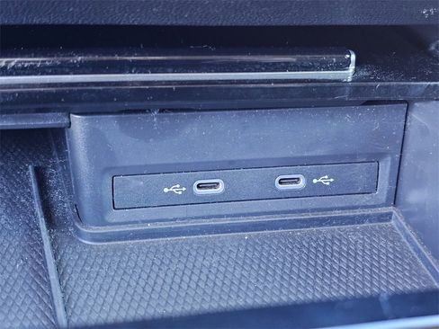 Used 2025 Volkswagen Atlas SE image 21