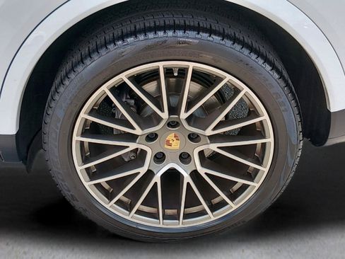 Used 2023 Porsche Cayenne Platinum Edition AWD/4WD image 18