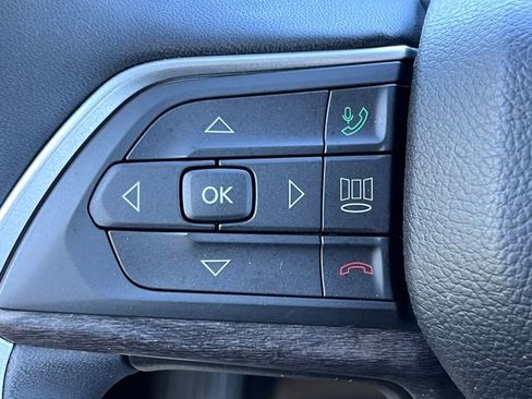 Used 2024 Jeep Grand Cherokee Limited w/ Black Appearance Package AWD/4WD image 19