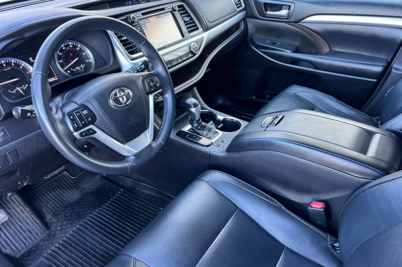 Used 2018 Toyota Highlander XLE FWD image 11