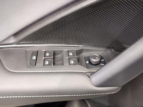 New 2025 Volkswagen Tiguan SE R-Line image 23