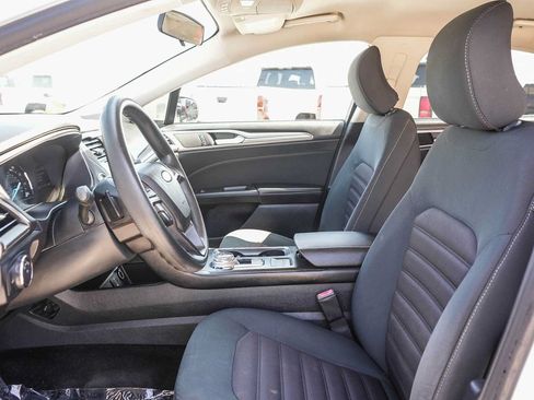 Used 2018 Ford Fusion SE w/ Fusion SE Technology Package FWD image 17